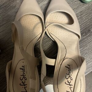 Life Stride Women's Cream Strappy Heels.  New with tags.